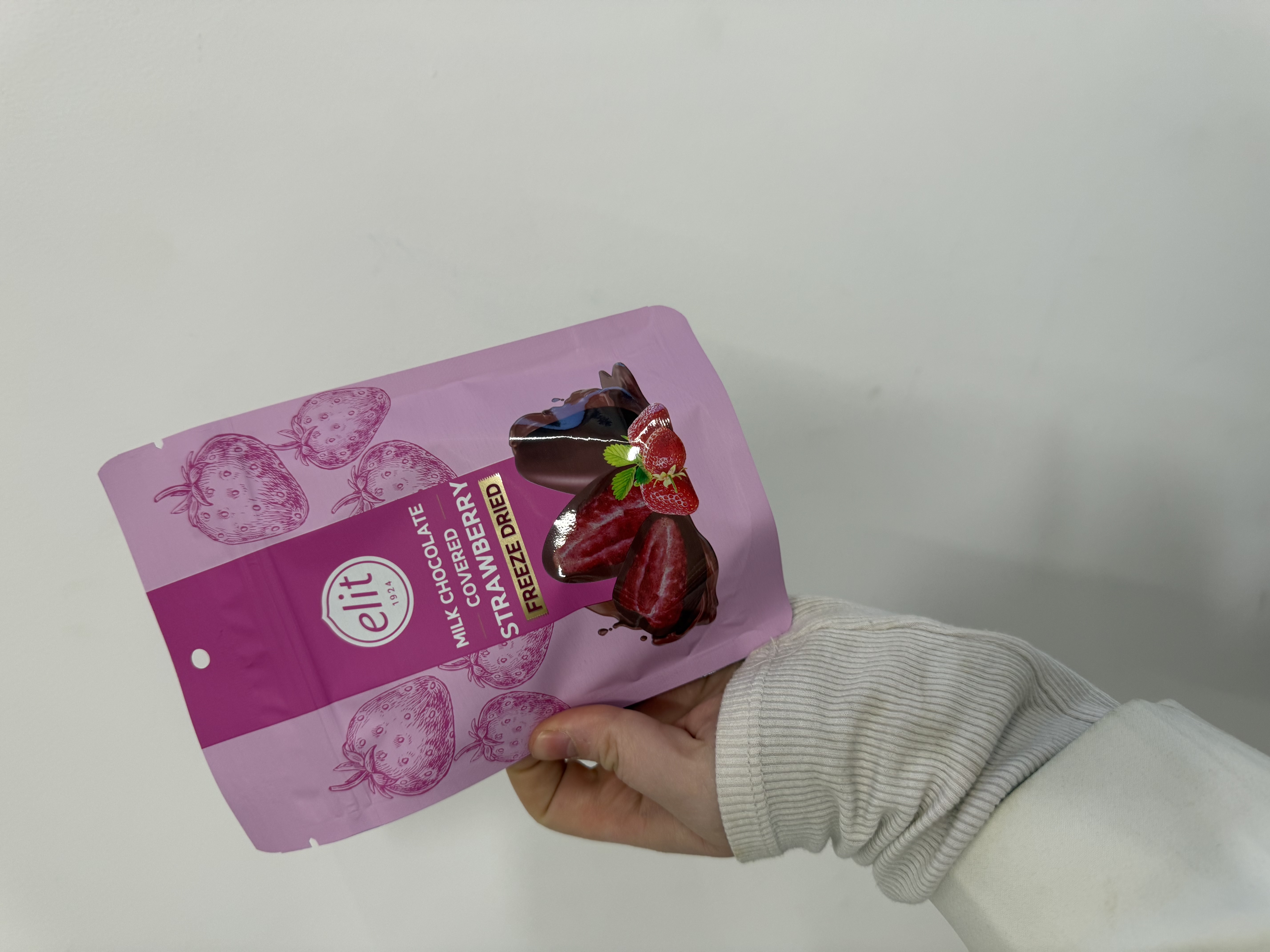 توت مغطى بشوكولاطة